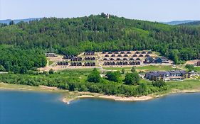 Lake Chwil widok na zalew i góry